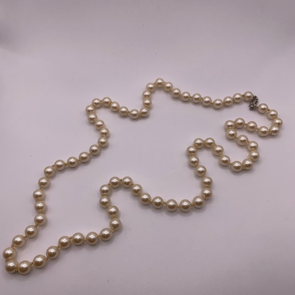 Jewelry - Vintage faux glass 7mm glass pearl with sterling silver clasp